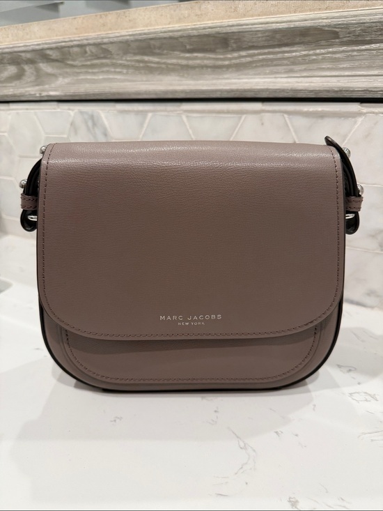 Marc Jacobs Handbags - Marc Jacobs Taupe Leather Crossbody Bag
